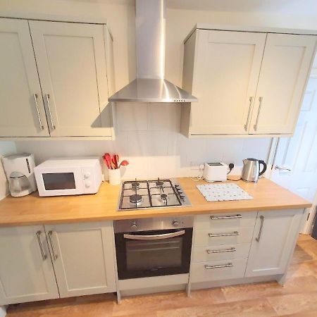 Bassett Flat With 2 Bedrooms And Superfast Wi-Fi Sittingbourne Dış mekan fotoğraf